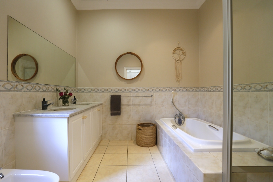 4 Bedroom Property for Sale in Constantia Western Cape